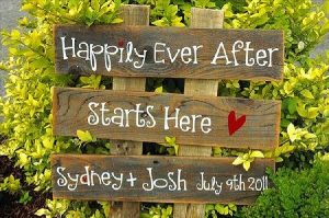 DIY Wooden Pallet Sign Ideas For Wedding